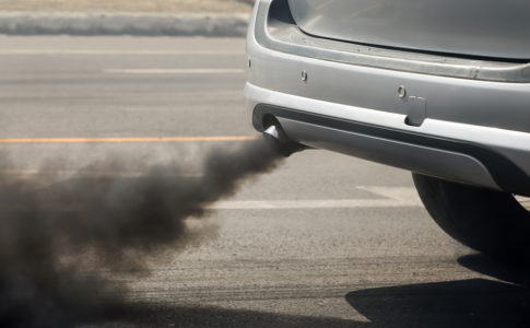 voiture polluante, se débarrasser d’une voiture sans contrôle technique